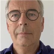 Professeur d’identité visuelle, de création graphique (lbranding et packaging) tout niveau